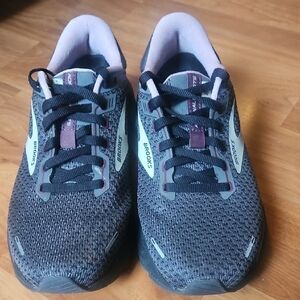Brooks Adrenaline GTS 22 Sneakers